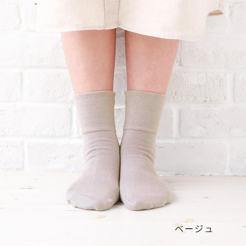 ベージュ
